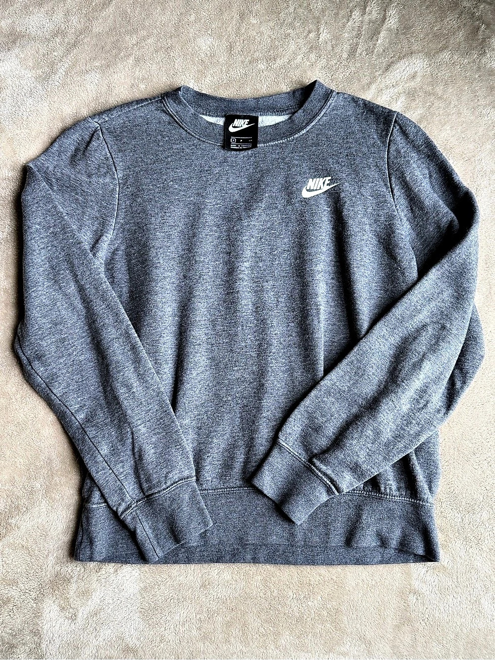 Nike Women’s Gray Crewneck Sweatshirt Size Small